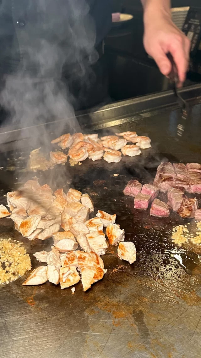 🍤 Tag your squad because it's time they paid up with some sizzling Hibachi at Sakana! Who's treating you next? 🥢 😮